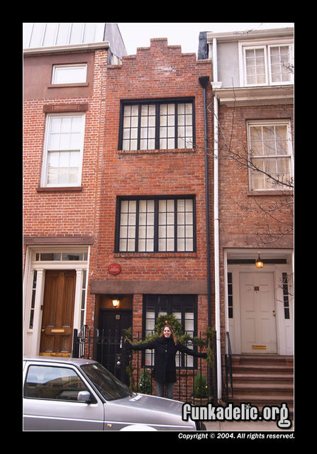 75 1/2 Barrow Street, the narrowest house in New York @ 9 1/2 feet wide