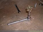 Piston retracting tool